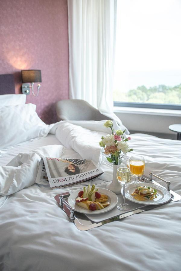 Premier Hotel Odessa Ngoại thất bức ảnh Room service