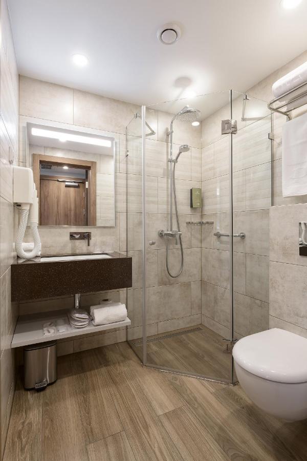 Premier Hotel Odessa Ngoại thất bức ảnh A shower cubicle