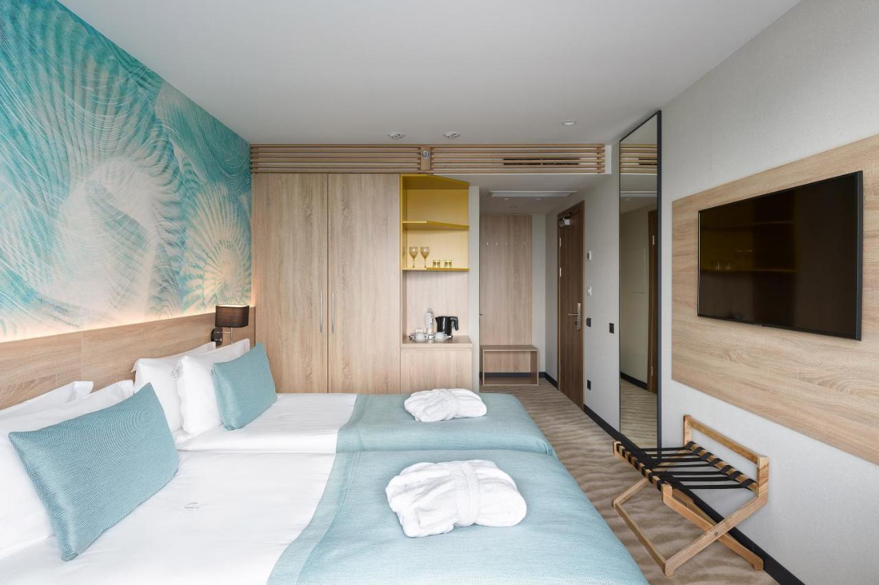 Premier Hotel Odessa Ngoại thất bức ảnh A room at the hotel