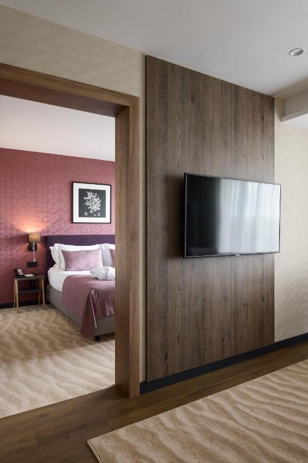 Premier Hotel Odessa Ngoại thất bức ảnh A room at the hotel