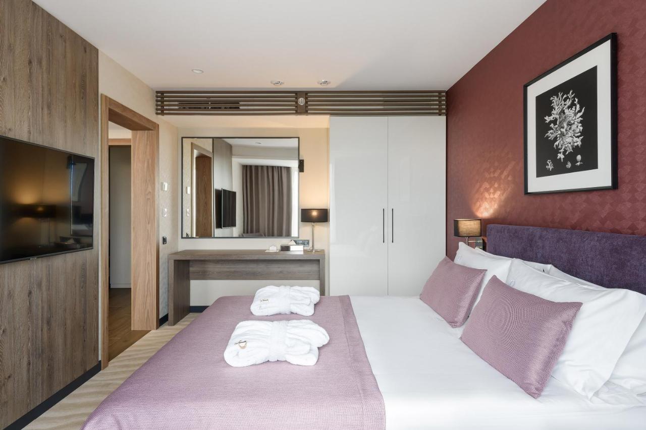 Premier Hotel Odessa Ngoại thất bức ảnh A bedroom at the hotel