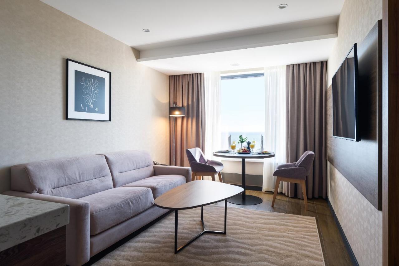 Premier Hotel Odessa Ngoại thất bức ảnh A suite at the hotel