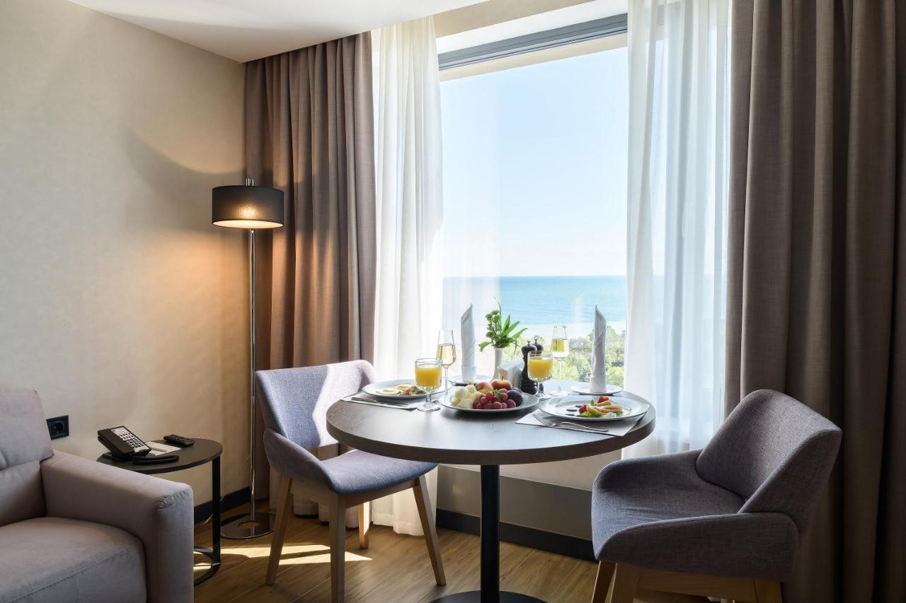 Premier Hotel Odessa Ngoại thất bức ảnh A room at the hotel