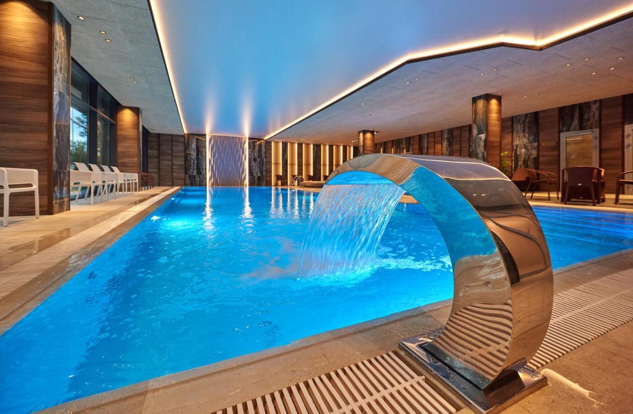 Premier Hotel Odessa Ngoại thất bức ảnh The swimming pool at the hotel